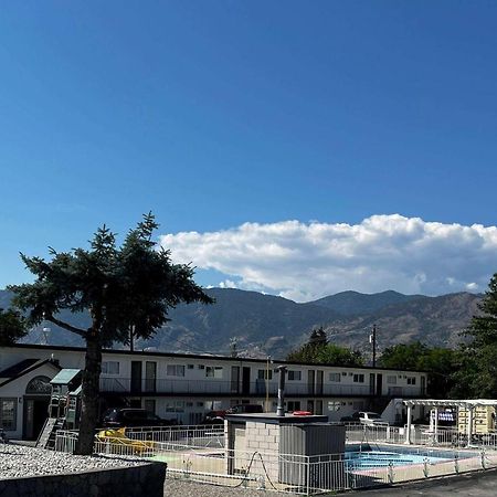 Super 8 By Wyndham Penticton 모텔 외부 사진