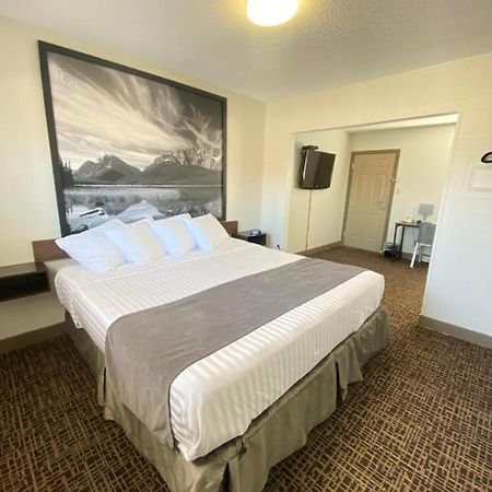 Super 8 By Wyndham Penticton 모텔 외부 사진