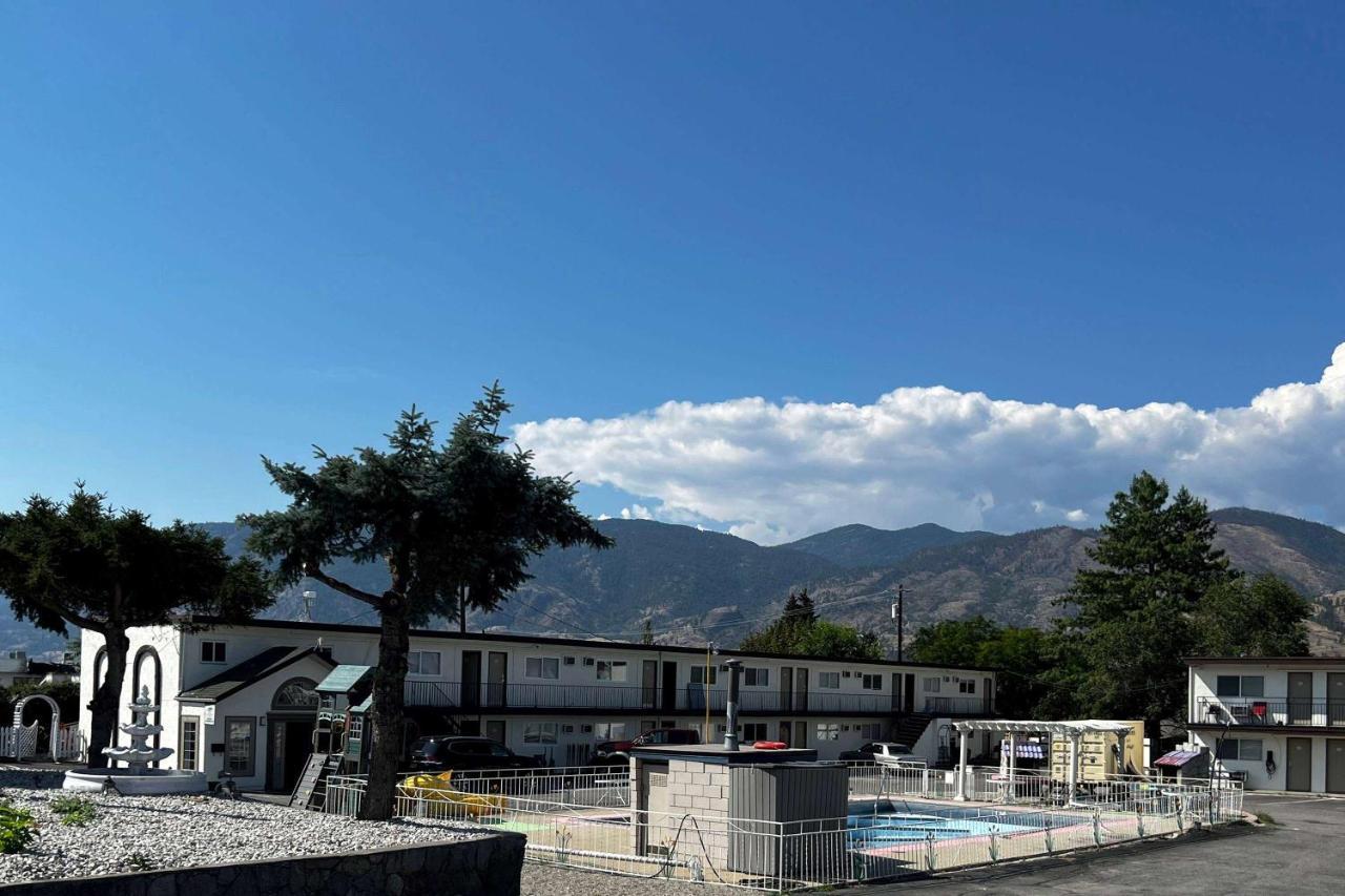 Super 8 By Wyndham Penticton 모텔 외부 사진