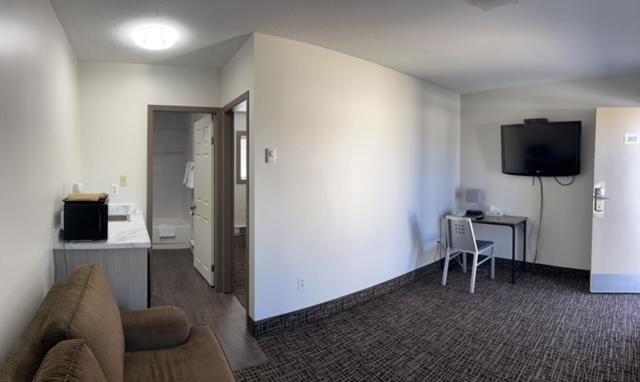 Super 8 By Wyndham Penticton 모텔 외부 사진